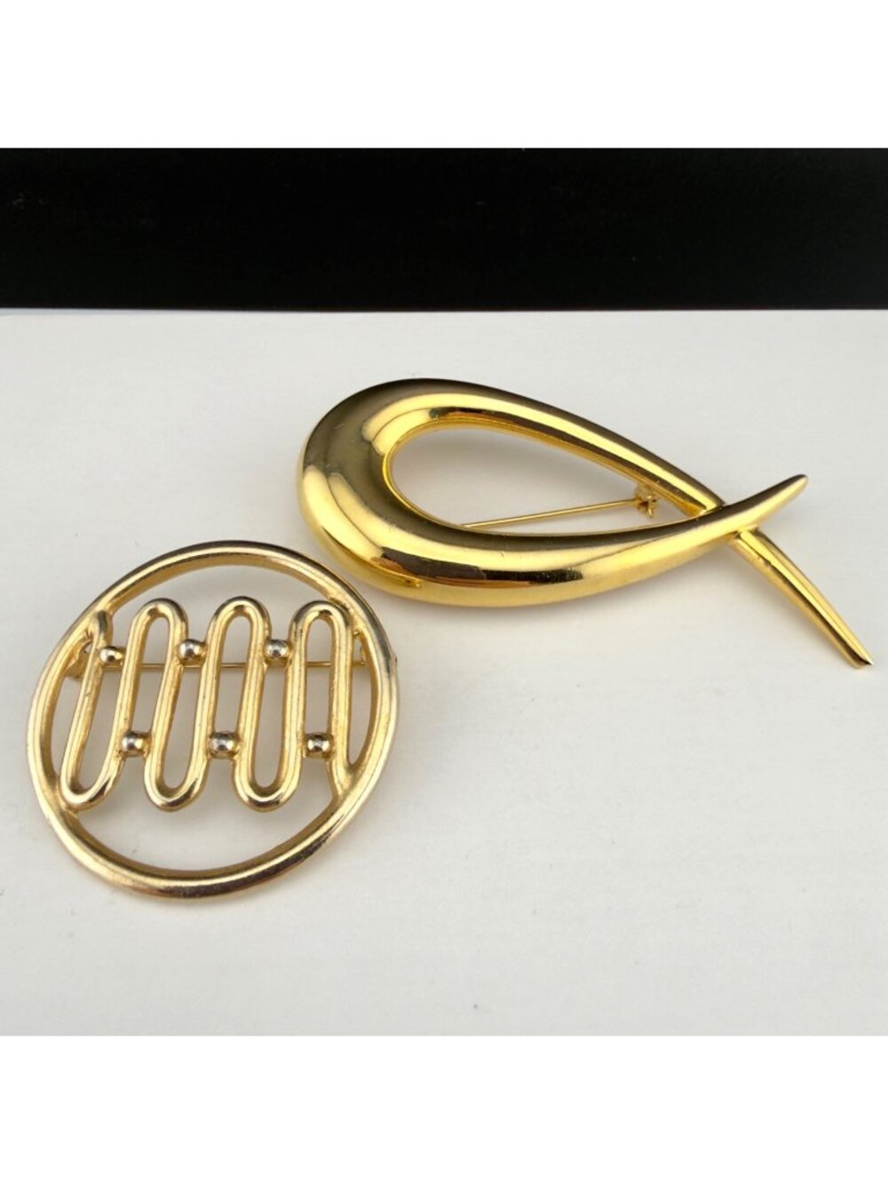 Vintage Brooch Set of 2 Modernist Gold Tone Circular Abstract Statement